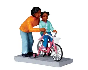 LEMAX MOM LENDS A HELPING HAND